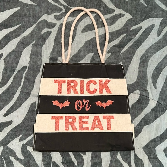 Trick or Treat Canvas Bag - Picture 1 of 3